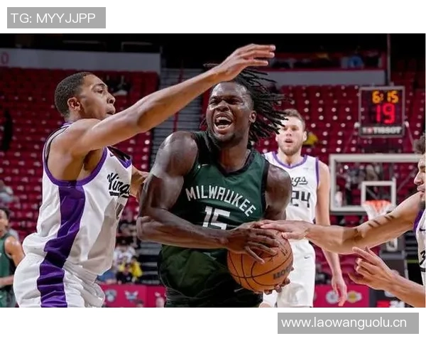 雄鹿裁掉利文斯顿腾出名额科菲即将签约正式合同