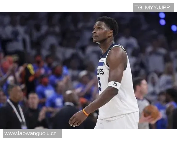 爱德华兹上半场表现平平15投6中三分仅1中收获17分1板2助