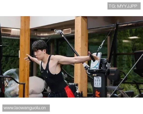 杨瀚森在对手突破时如陷泥潭提升移动速度是他亟需解决的问题 杨瀚森在对手突破时如陷泥潭提升移动速度是他亟需解决的问题