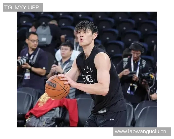 曾凡博上场即紧逼布克遭吹防守犯规展现CBA防守强度