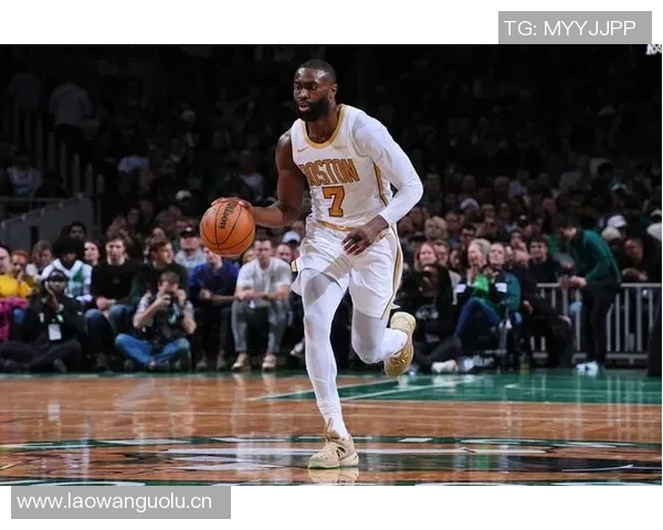 杰伦布朗首节狂砍15分展现强大攻击力助球队掌控比赛节奏 杰伦布朗首节狂砍15分展现强大攻击力助球队掌控比赛节奏